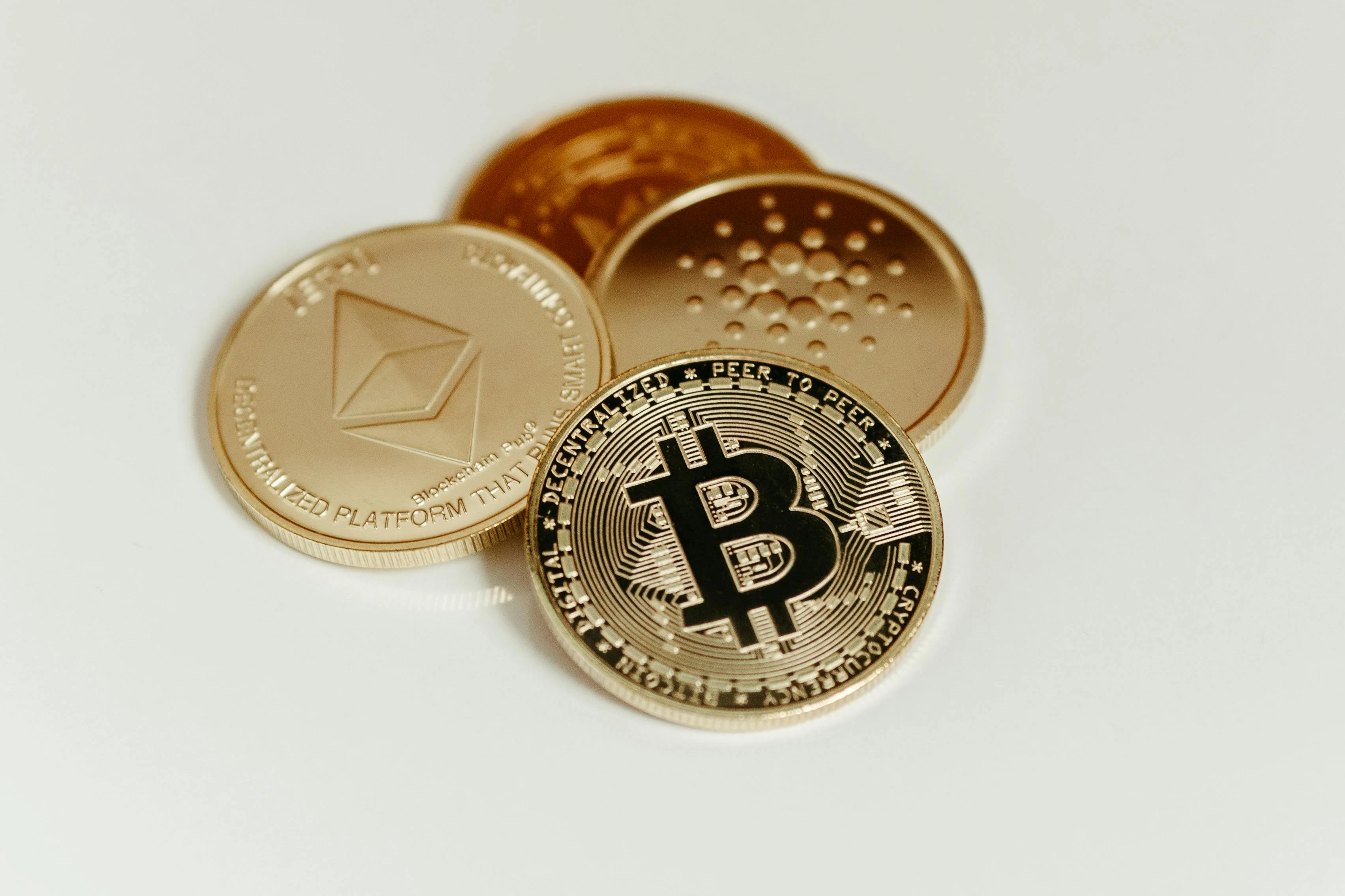 العملات الرقمية المشفرة: رحلة من البدايات إلى التشريعات العالمية